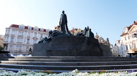 Praha_pomník MJH na Staroměstské náměstí