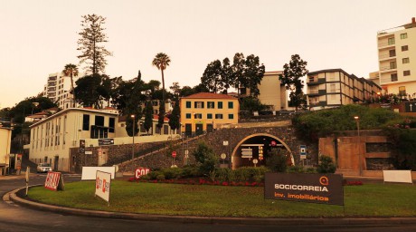 Madeira_2015_07_27 (2)_Funchal_zaústění tunelu na Avenida sá Carneiro