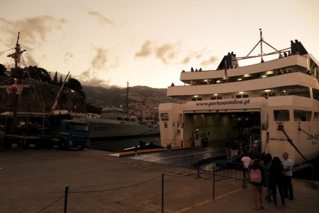 Madeira_2015_07_27 (3)_Funchal_ranní loď na Porto Santo