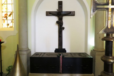 Madeira_2015_07_27 (54)_Funchal_Kostel Nossa Senhora do Monte_uložení ostatků Karla I.