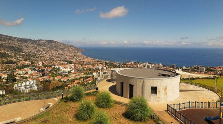 Madeira_2015_07_27 (77)_Funchal z vyhlídky Pico dos Barcelos