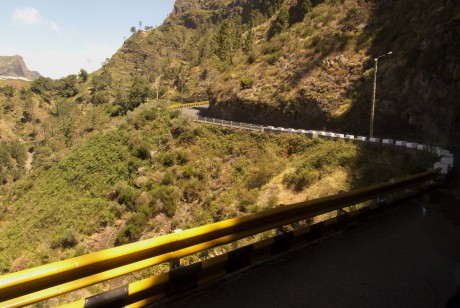 Madeira_2015_07_27 (64)_příjezd k vyhlídce Eira do Serrado