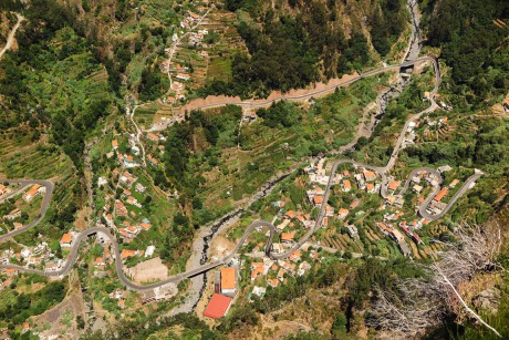 Madeira_2015_07_27 (68)_vyhlídka Eira do Serrado_pohled na Curral das Freiras