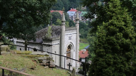 073_Horní Maršov - hřbitov - hrobka Aichelburgů (1)