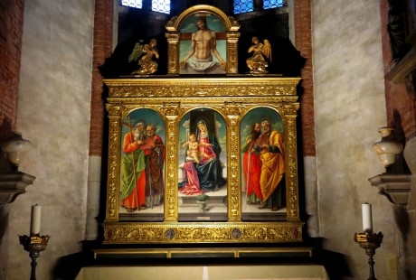 Benátky_Bazilika Santa Maria Gloriosa dei Frari_Bartolomeo Vivariny_Madona s dítětem a svatými