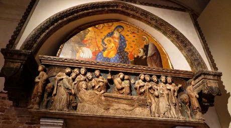 Benátky_Santa Maria Gloriosa dei Frari_Paolo Veneziano_Madona s dítětem, svatými a dóžetem_1339