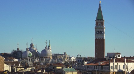 Benátky_zleva sv. Merek + hodinová  věž + Campanile