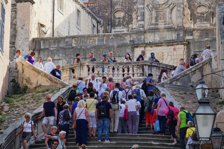 2018_09_Dubrovnik_schodiště (1738) ke kostelu sv. Ignáce (1)