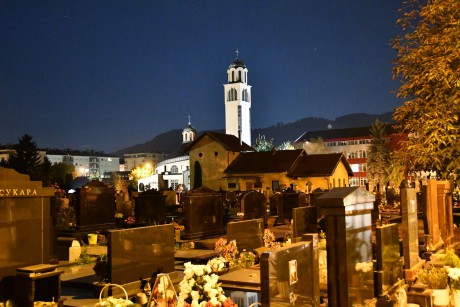 Banja Luka_hřbitov s kostelem Narození Přesvaté Bohorodice
