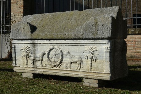 Mauzoleum Gally Placidie_sarkofág v exteriéru (2)