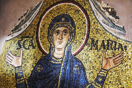 Ravenna_arcibiskupské muzeum_fragment mozaiky modlící se Panny Marie_1100