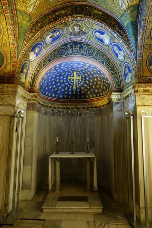 Ravenna_arcibiskupské muzeum_kaple sv. Ondřeje_mezi 494 a 519 (1)