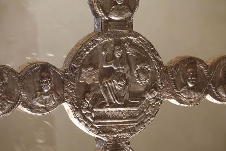 Ravenna_arcibiskupské muzeum_stříbrný kříž biskupa Agnella ze 6. století (2)
