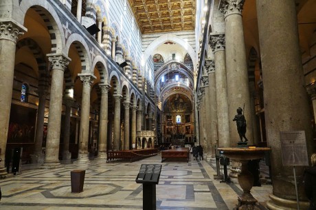 Pisa_Duomo di Pisa_interiér (1)