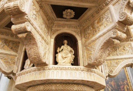 Florencie_bazilika Santa Croce_kazatelna od Benedetto da Maiano