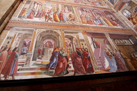 Florencie_Santa Maria Novella_interiér_Velká kaple_fresky Domenico Ghirlandaio_1485-90 (2)
