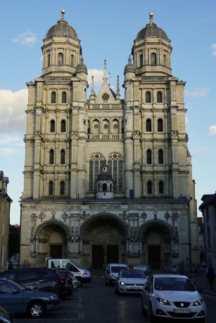 Dijon_Kostel sv. Michaela Archanděla_exteriéry (2)