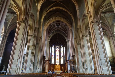 Dijon_Kostel sv. Michaela Archanděla_interiéry (1)