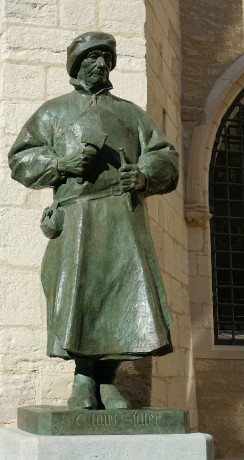 Dijon - areál Vévodského paláce - socha Clause Slutera (1)