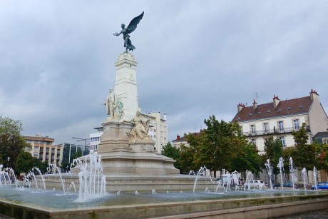 Dijon_náměstí Republiky_pomník prezidenta Sadi Carnota (1)