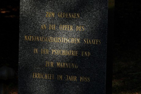 Wien_areál Otto-Wagner-Spital_pomník obětem nacistických zločinů v medicíně (2)