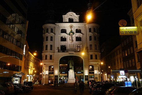 Vídeň_Lugeck_socha Johannese Gutenberga
