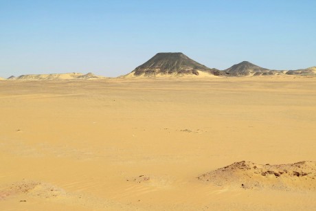 Núbijská poušť _silnice 75_mezi Asuánem a Abu Simbelem-0002