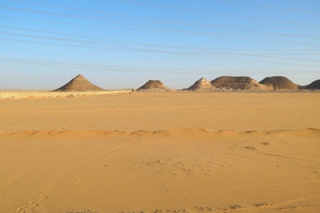 Núbijská poušť _silnice 75_mezi Asuánem a Abu Simbelem-0003