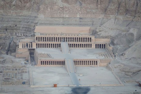 Thébská nekropole - památky - chrám královny Hatšepsut   (3)