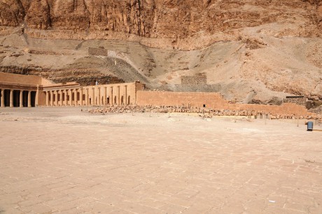 Dér el-Bahrí - chrám královny Hatšepsut-0010