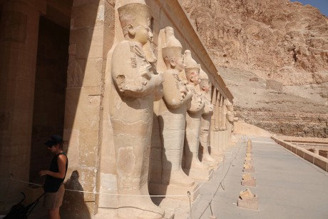 Dér el-Bahrí - chrám královny Hatšepsut-0038