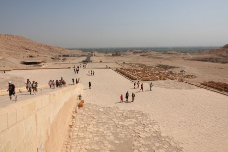 Dér el-Bahrí - chrám královny Hatšepsut-0039