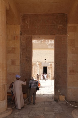 Dér el-Bahrí - chrám královny Hatšepsut-0048
