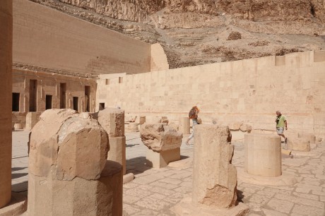 Dér el-Bahrí - chrám královny Hatšepsut-0049