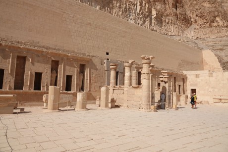 Dér el-Bahrí - chrám královny Hatšepsut-0050