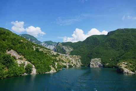 Albánie_plavba po jezeře Komanii-2019-07-0017