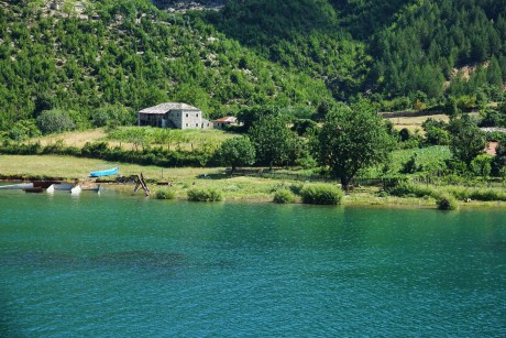Albánie_plavba po jezeře Komanii-2019-07-0025