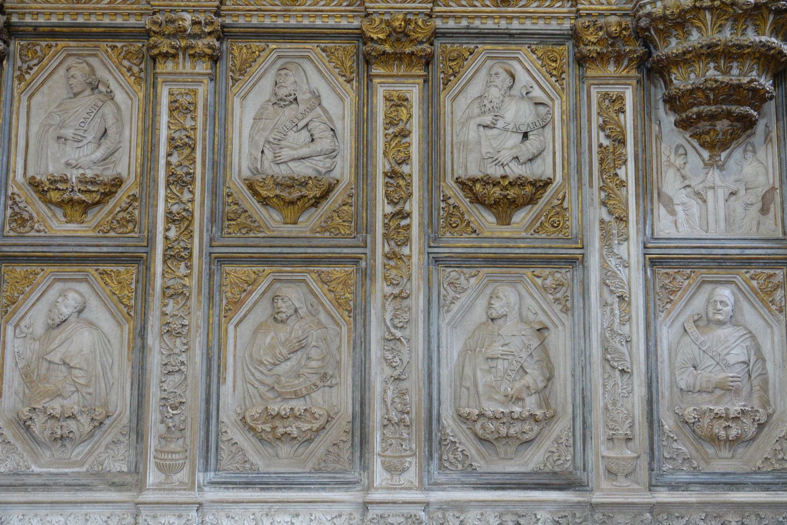 Benátky_Bazilika Santa Maria Gloriosa dei Frari_septum_1475  (2)