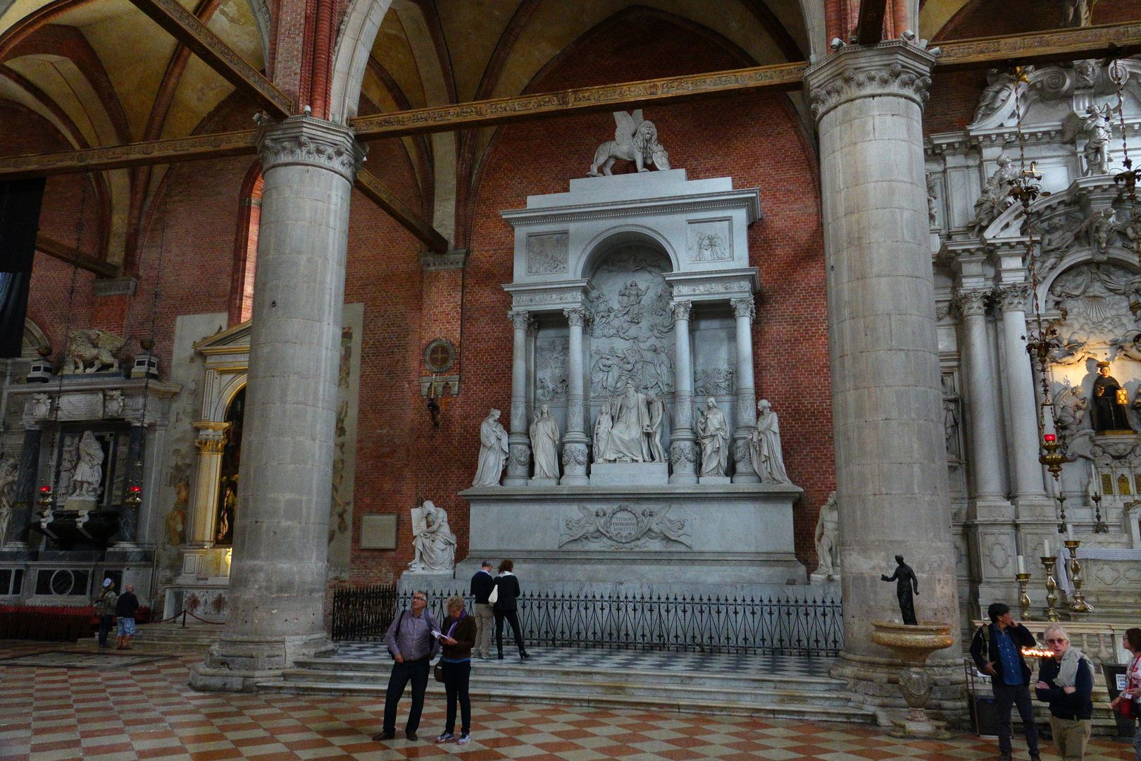 Benátky_Bazilika Santa Maria Gloriosa dei Frari_Tizian_náhrobek (3)