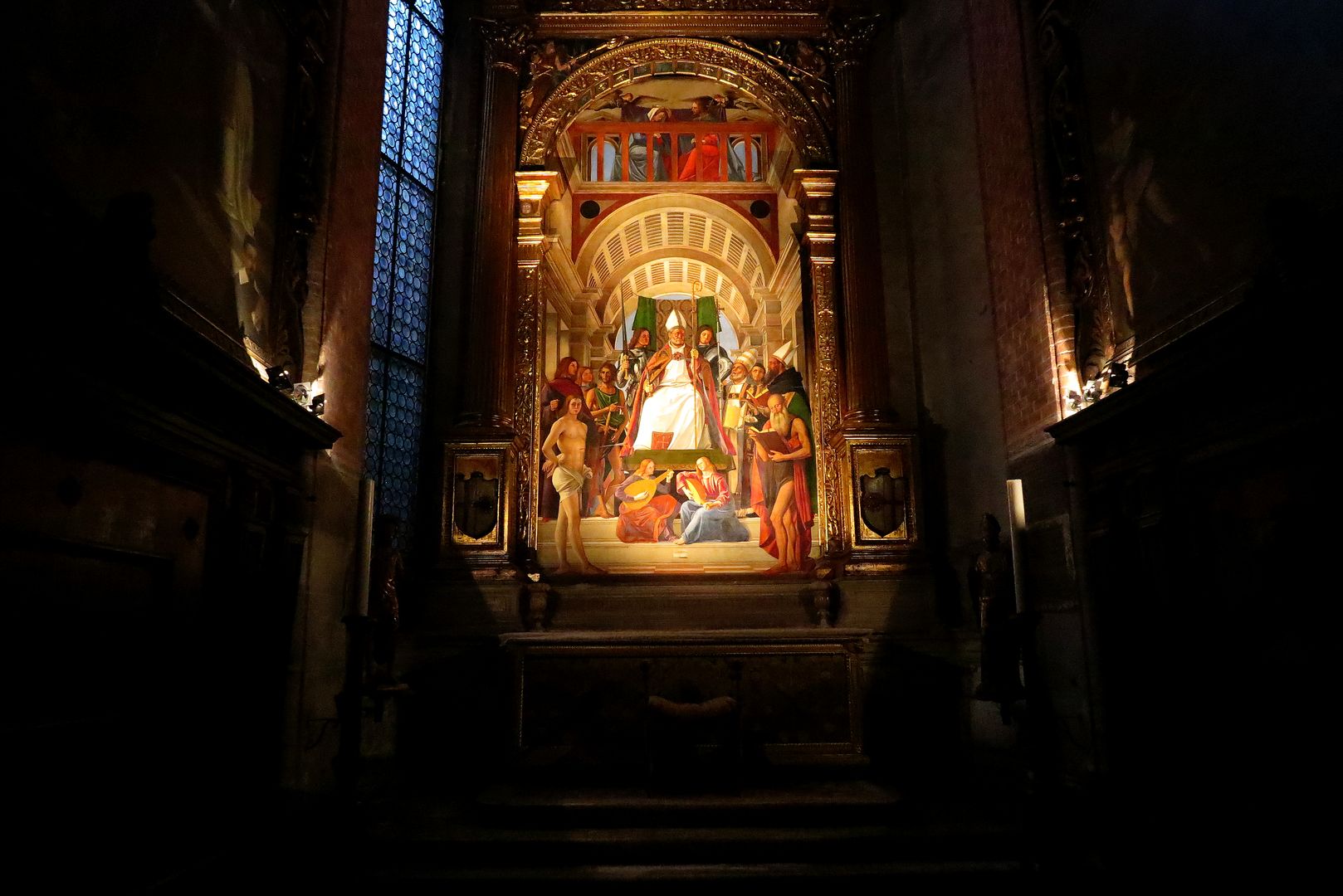Benátky_Santa Maria Gloriosa dei Frari_Alvise Vivarini, Marco Basaiti_sv. Ambrož na trůně_1503